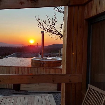 Апартаменты Panorama Glamping Vipavska Dolina Dobravlje Экстерьер фото